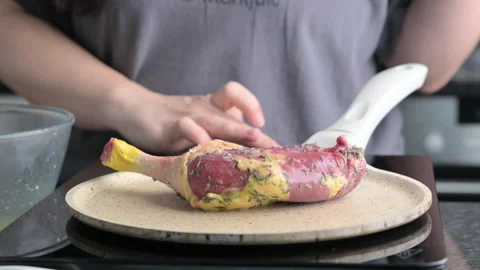 Duck fried in a pan: duck thigh preparation: beautiful close-up video. Video stock 274348593