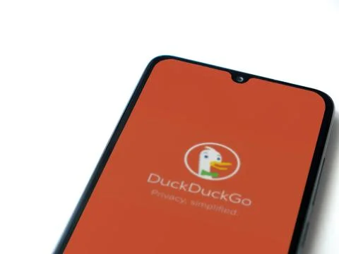 DuckDuckGo Private Browser app launch screen on smartphone on white backgroun Stock Photos