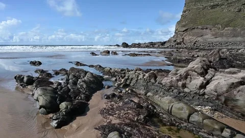 Duckpool Cornwalls secret beach Stock Footage 320228605