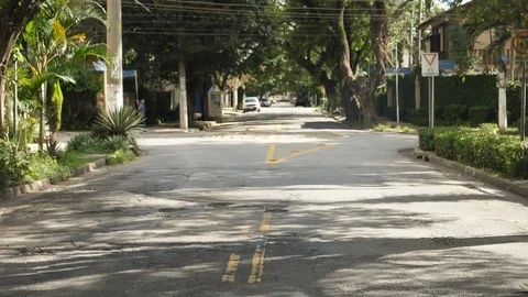 Dude crossing road Video stock 89560508