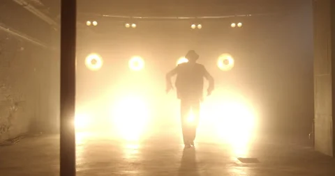 Dude Dancing In Suit On Bright Stage Vídeo Stock 147101437