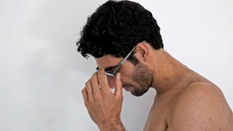 Dude posing in glasses Stock-Footage 89475905