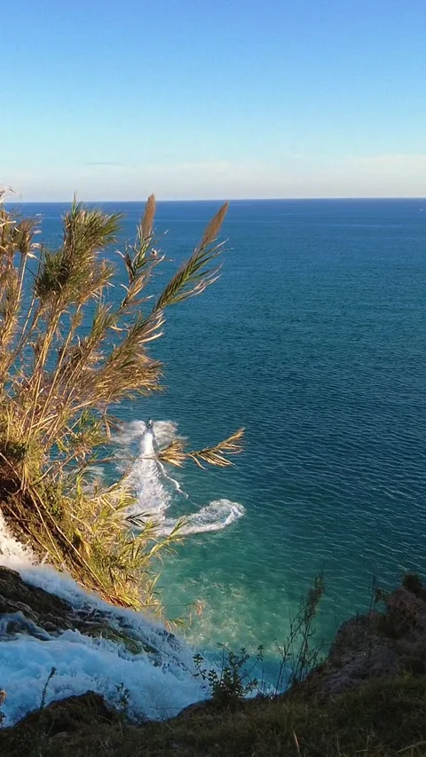 Duden Waterfall Edge with Airplane in Sky and Boat on Mediterranean Sea Vídeos de archivo 333445593