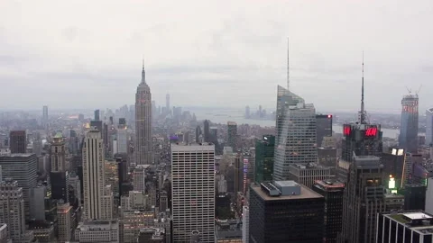Dull cloudy day time-lapse with lights turning on, view from the Top Of The Rock 库存影片 149537225
