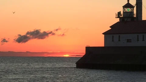 Duluth Lighthouse Sunrise I 스톡 동영상 81460248