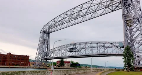 DULUTH, MN - 4 SEP 2023: Lift bridge raises in Duluth, Minnesota Stock Footage 264938644