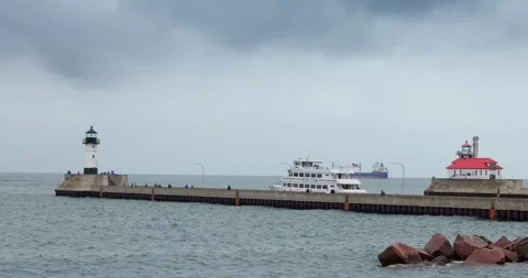 DULUTH, MN - 6 SEP 2023: Tour boat makes turn at the canal lighthouse Stock Footage 264938653