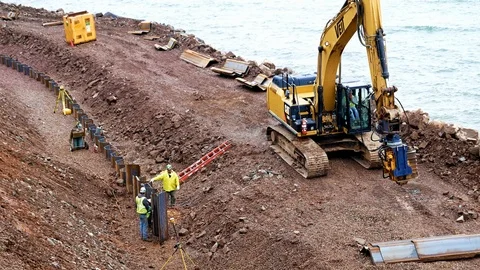 DULUTH, MN - October 26, 2018: Construction workers along Lake Superior. Stock Footage 100132991