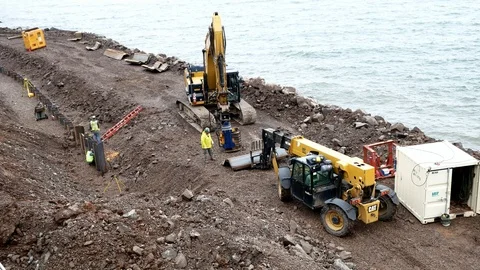 DULUTH, MN - October 26, 2018: Construction workers along Lake Superior. Stock Footage 100856769
