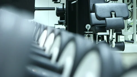 Dumbbels in gym - pull focus Video stock 32968382