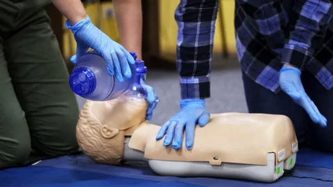 Dummies for medics used for first aid trainings. Oxigen masks on medical doll. Stock Footage 146319541