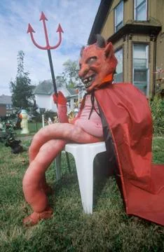 Dummy Dressed as the Devil for Halloween on Front Lawn, Illinois 스톡 사진