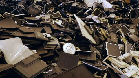 Dump of old monitors, LCD panels and flat-screen TVs.  Vídeo Stock 220676633