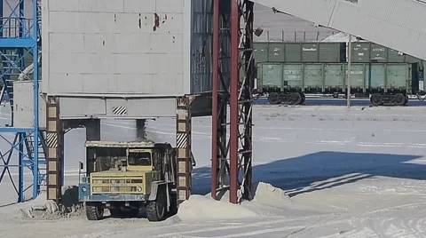 Dump Truck loaded. Stockbeeldmateriaal 63545537