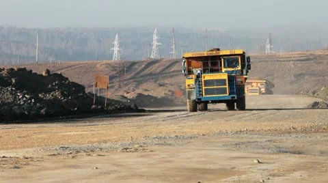 Dump truck in pit mine Video stock 10757331