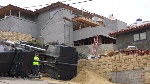 A dump truck rolls over during an accident on a construction site. Vídeos de archivo 107443376