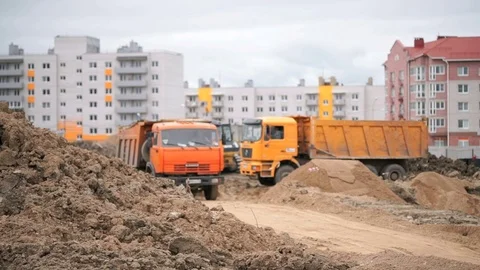 Dump trucks working on a construction site Vídeo Stock 78042706