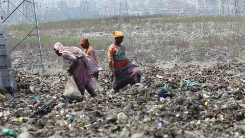Dump yard in Dhaka-2018 Video stock 97743132