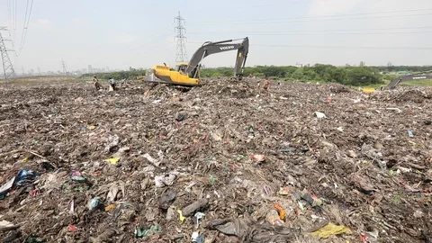 Dump yard in Dhaka-2018 Video stock 97772579
