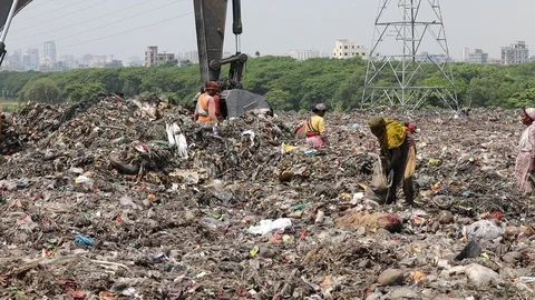 Dump yard in Dhaka-2018 Video stock 97776701