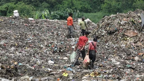 Dump yard in Dhaka-2018 Video stock 97777768