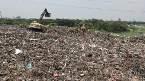 Dump yard in Dhaka Video stock 97273346