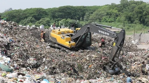 Dump yard in Dhaka Video stock 97278679