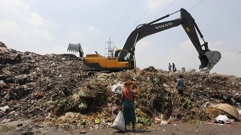 Dump yard in Dhaka Video stock 97339009