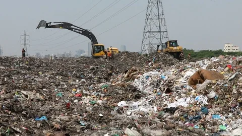 Dump yard in Dhaka Video stock 97342370