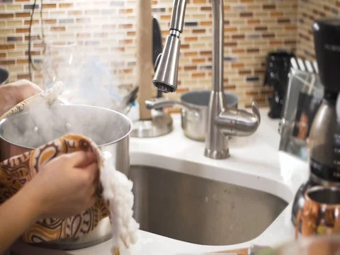 Dumping boiling water into the sink Video stock 81689665