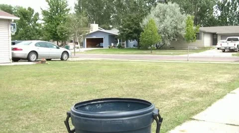 Dumping Grass from Lawn Tractor 動画素材 12577946