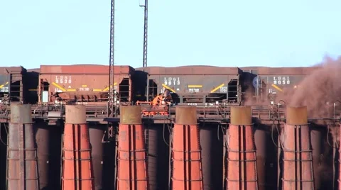 Dumping iron ore down chutes Stock-Footage 40645405