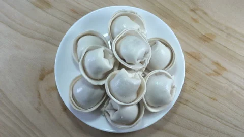 Dumplings on a plate rotate in 4K Video stock 140220874