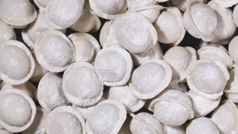 Dumplings on a spinning plate, close-up. Видео 144907289