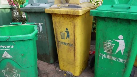 Dumpster in Thailand Vídeo Stock 229605633