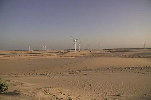 Dunas e parque eólico ao entardecer – Aracati, Ceará, Brasil 库存照片