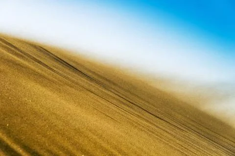  Düne im Sandsturm Sand weht bei Sturm über den Kamm einer Düne Copyright: Stock Photos