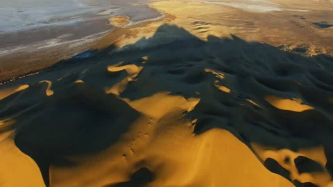 A dune landscape in the Rub al Khali or Empty Quarter. Video stock 116377799