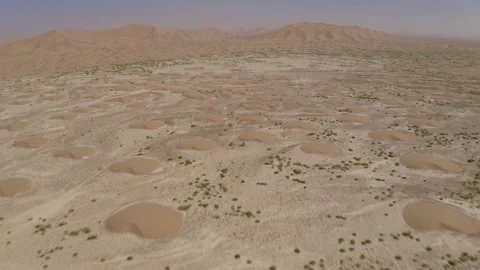 A dune landscape in the Rub al Khali or Empty Quarter. Stock-Footage 146565484
