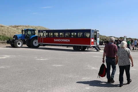  Dünen-Traktor Sandormen für die Touristen zur Fahrt nach Grenen, wo Nord-. Stock Photos