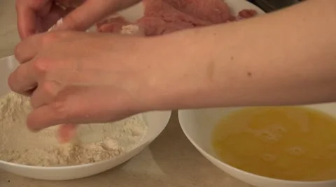 Dunk of Meat. Fried Meat Making With Raw Ingredients. . 4K UltraHD, UHD Vídeos de archivo 48624060