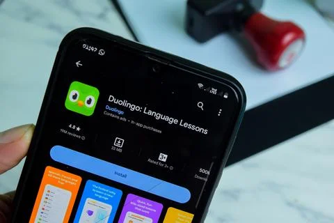 Duolingo - Language Lessons application on Smartphone screen. Foto stock