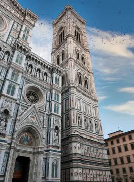 Duomo of Florence at sunset with dramatic sky and birds flying Stock-Fotos