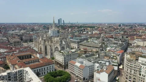 DUOMO IN MILAN Video stock 137977330