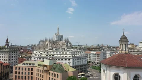 DUOMO IN MILAN Video stock 137977369