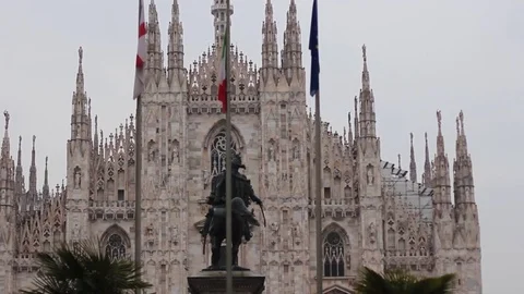 Duomo milan palms Video stock 73106587