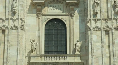 Duomo of Milan. Window. Stockbeeldmateriaal 63982324