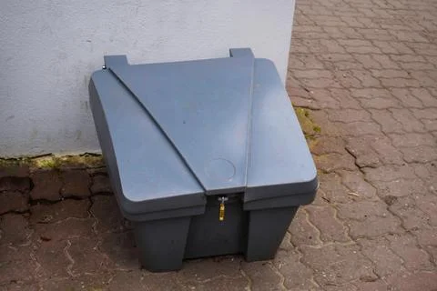 Durable Grey Plastic Storage Bin with Padlock for Winter Salt or Sand Foto stock