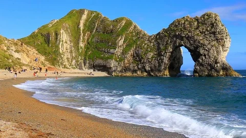 Durdle door and the big waves, filmed from the beach, Dorset, England Stock Footage 125645632