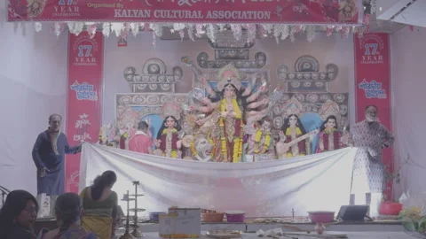 Durga Puja Idol Unveiling Ceremony At Bengali Cultural Association Pandal Vídeos de archivo 345319678